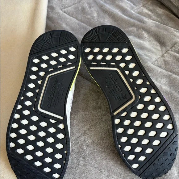 Adidas NMD R1 - Picture 11 of 15